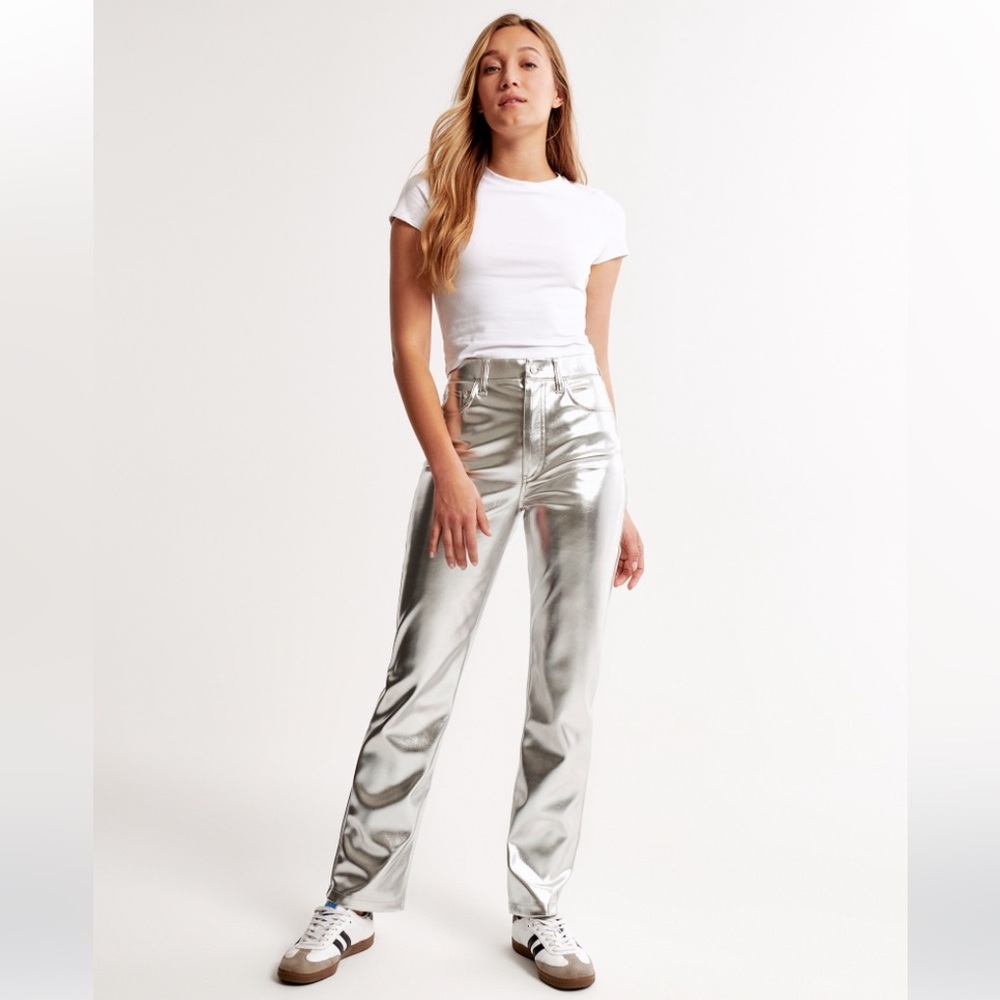 ⭐️HOST PICK⭐️[30] NWT - A&F Vegan Leather 90s Straight Ultra High Rise Pant